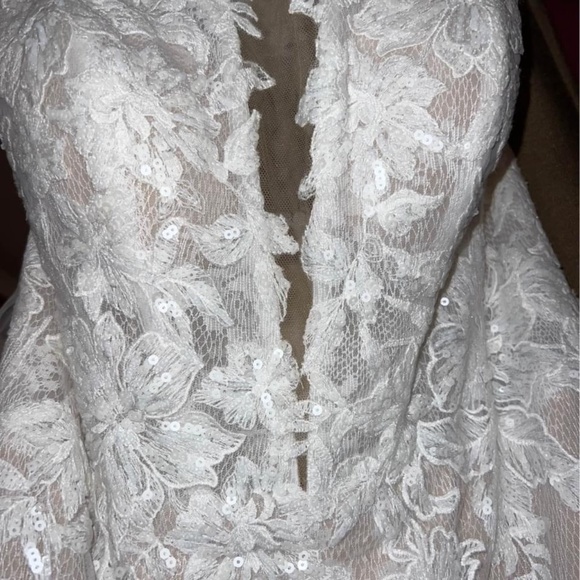 Wedding dress only worn once for try on - Picture 3 of 5